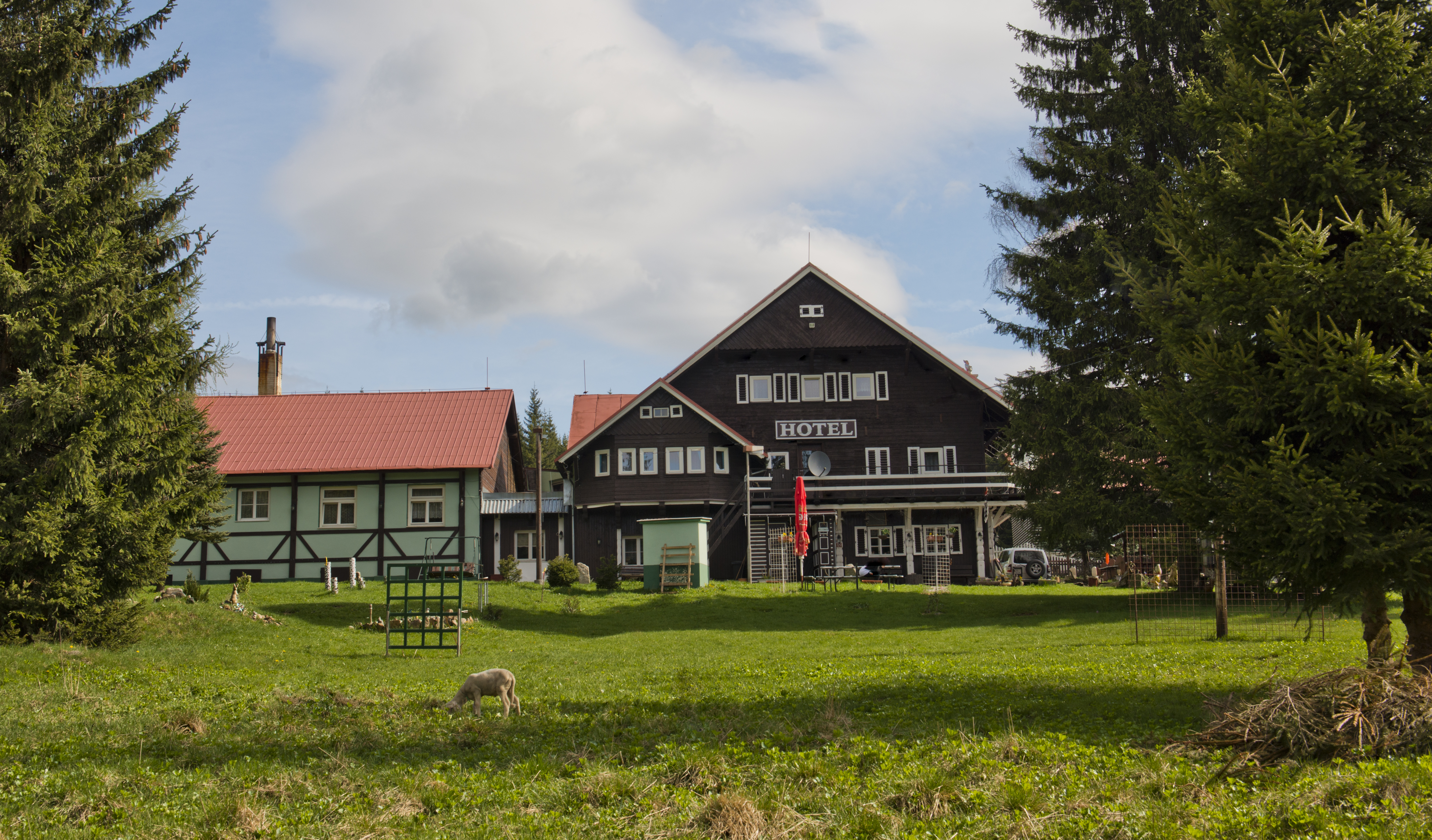 Hotel Červena Liška - exteriér